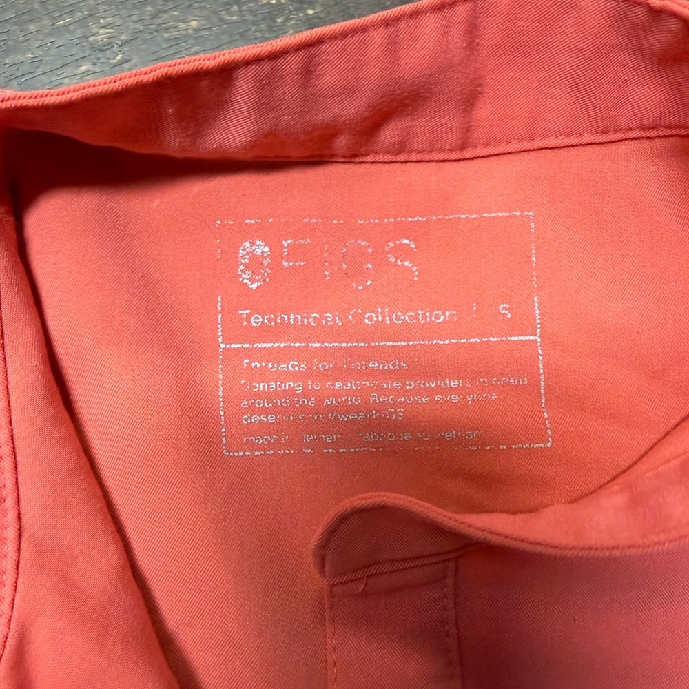 Figs peachy coral scrub set. - Picture 3 of 8